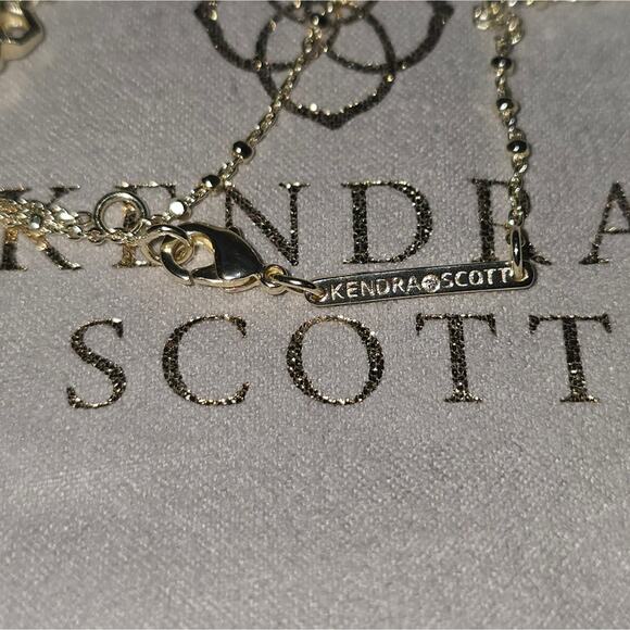 KENDRA SCOTT Rue Clover Logo Short Pendant Gold Necklace‎ - Picture 5 of 7